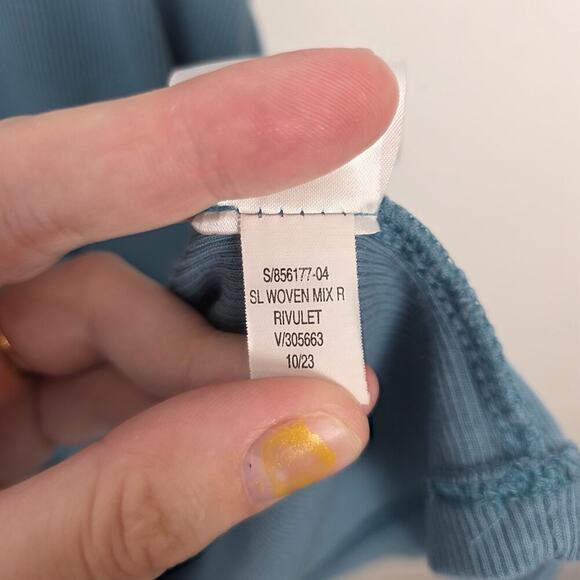 Old Navy Blue Ribbed Ruffle Shoulder Casual Closet Staple Girly Blouse Size 2XL - Picture 5 of 7